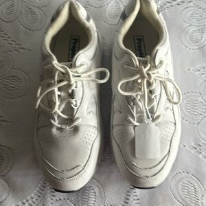 Propet sneakers Size 9.5 -4E.